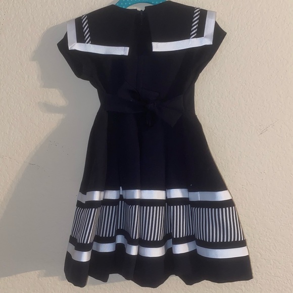 BRAND NEW Navy & White Dress. Zips in the back and has a tie around the waist - Picture 9 of 16